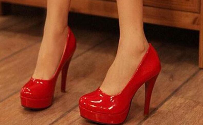 梦见别人穿红鞋有什么意义