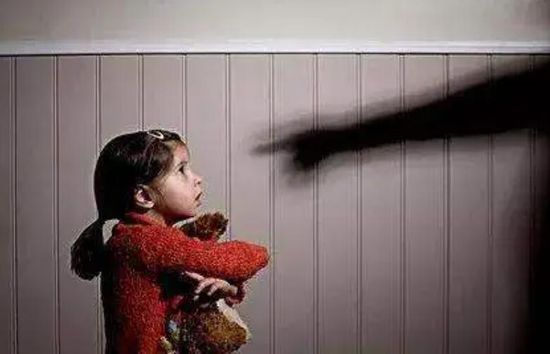 梦见小女孩被虐待是什么意思  梦见小女孩被虐待有什么预兆