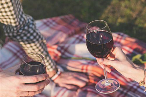 梦见红葡萄酒是什么意思 做梦梦到红葡萄酒好不好
